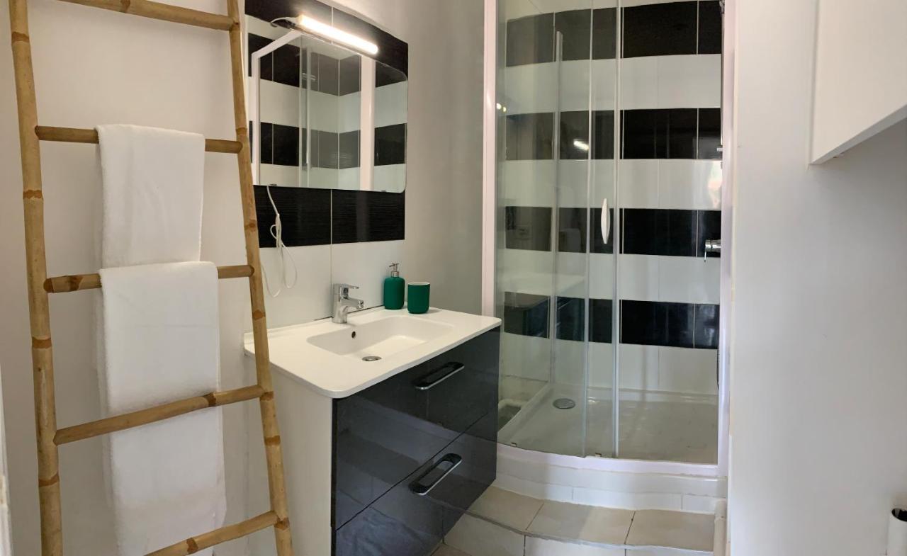 Au Coeur Du Village Joli Studio 卡西斯 外观 照片